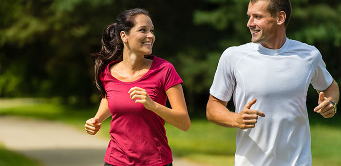 Husband and Wife out on a jog follow health advice from Louisville chiropractor